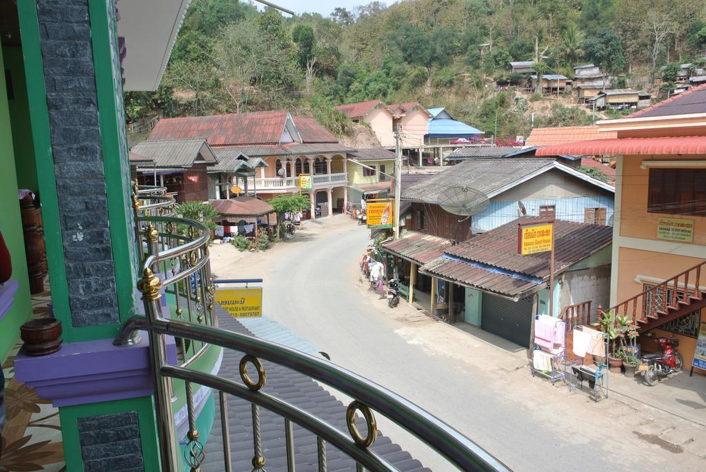 フォーンメニー ゲストハウス Muang Pakbèng エクステリア 写真